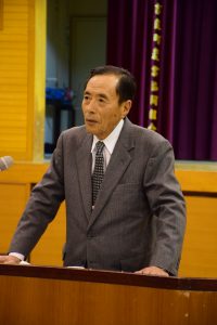 挨拶する内藤新部会長