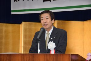 あいさつする名倉組合長