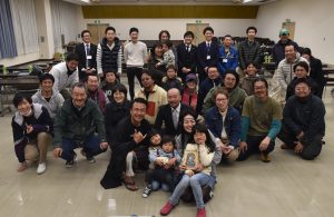 松井家(前列中央)と参加した皆さん